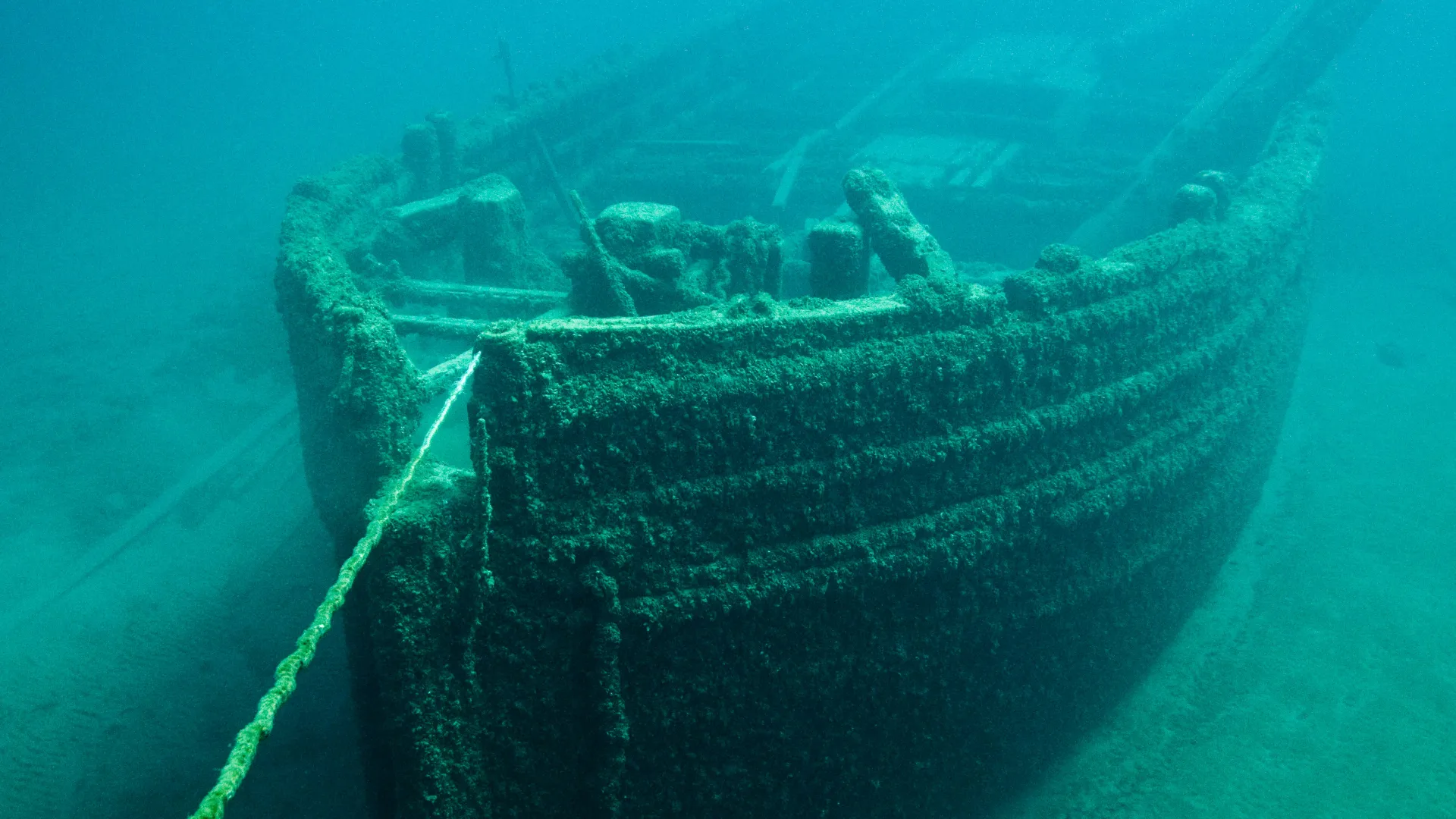 Descubren un barco que naufragó a principios del siglo XX en el lago Nahuel Huapi