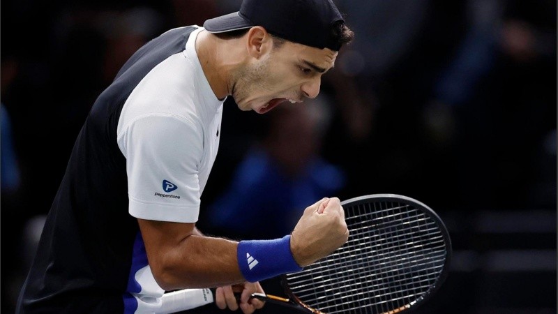 El argentino Cerúndolo sigue a paso firme en el Masters 1000 de París.