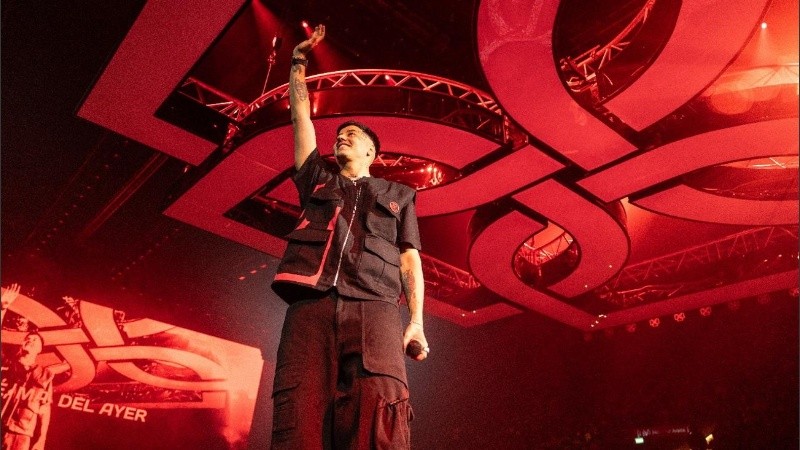 Ameri, el álbum, superó las 13.5 millones de reproducciones en su primer día, posicionándose como un hito en la música argentina.