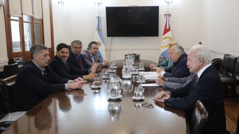 La última reunión de la Corte con Pullaro fue con caras de pocos amigos.