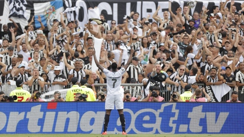 Luiz Henrique abrió el partido con un gol inesperado.