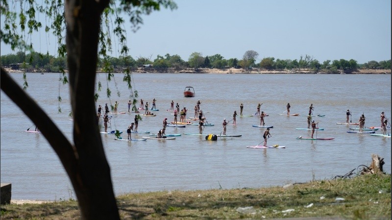 Una navidad para caminal al sol junto al río.