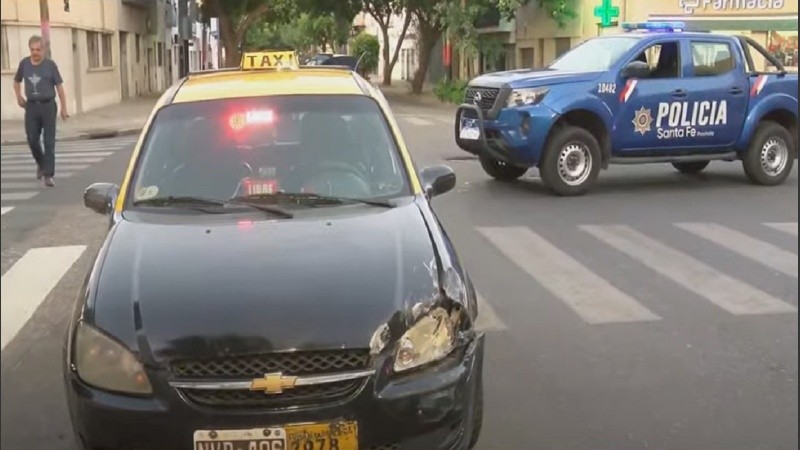 En ambos vehículos quedaron impactos en una luz delantera, y adortunadamente nadie resultó herido.