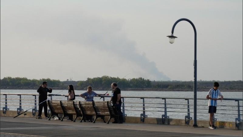 La postal recurrente de la costa rosarina durante el verano.