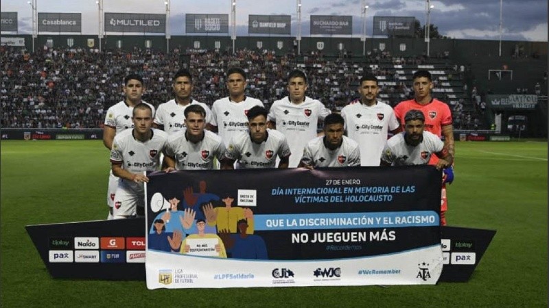 Los once titulares leprosos que salieron a jugar con el Taladro en el Florencio Sola.