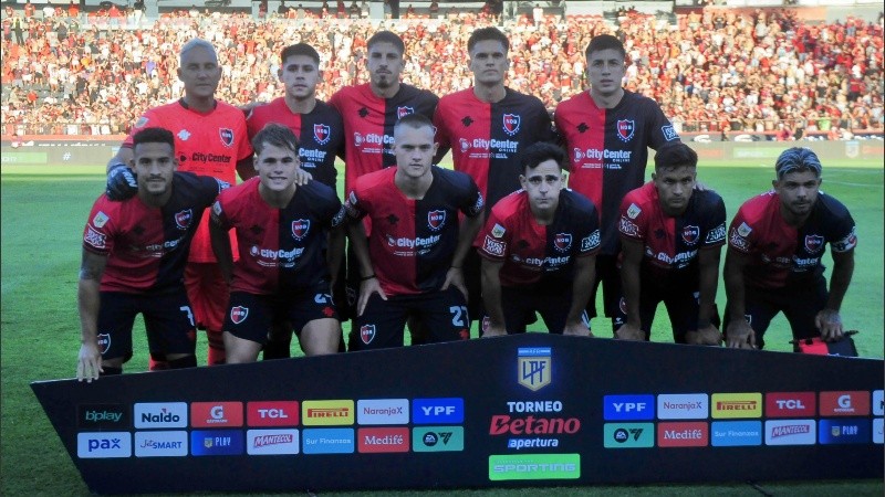 Los once titulares leprosos que salieron a jugar en el Coloso.