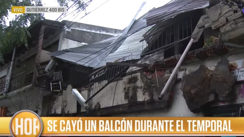 El derrumbe fue impactante. El inmueble mostraba signos de deterioro previo y la lluvia complicó las cosas.