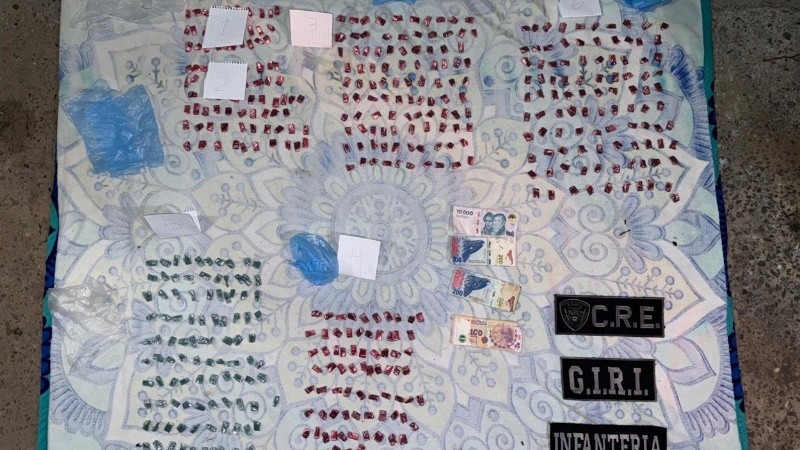 Droga secuestrada en un búnker de la organización en marzo pasado tras un crimen.