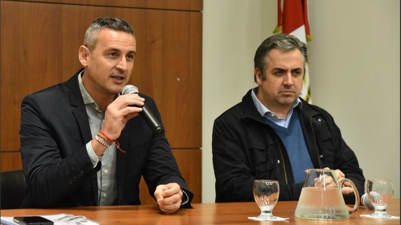 El ministro de Justicia y Seguridad, Pablo Coccocioni, y el senador por el departamento Rosario, Ciro Seisas, brindaron detalles este martes sobre el proyecto denominado “Ley Luciano”.