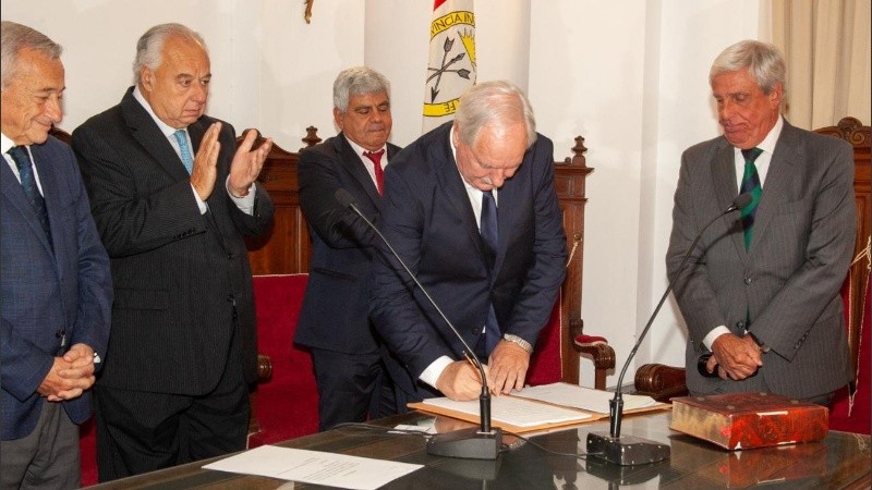 Se trata de un hecho histórico, ya que por primera vez la Corte de Justicia provincial pasa a tener 7 miembros.