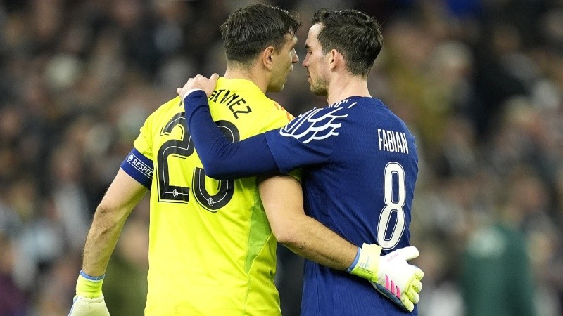 El Dibu se quedó sin Champions a un pasito de las semifinales.