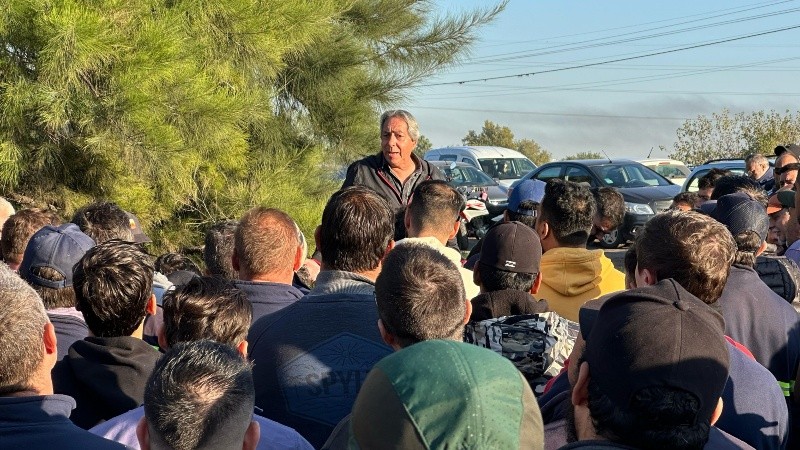 Daniel Succi, este miércoles a la mañana, en una caliente asamblea de trabajadores de Vicentín