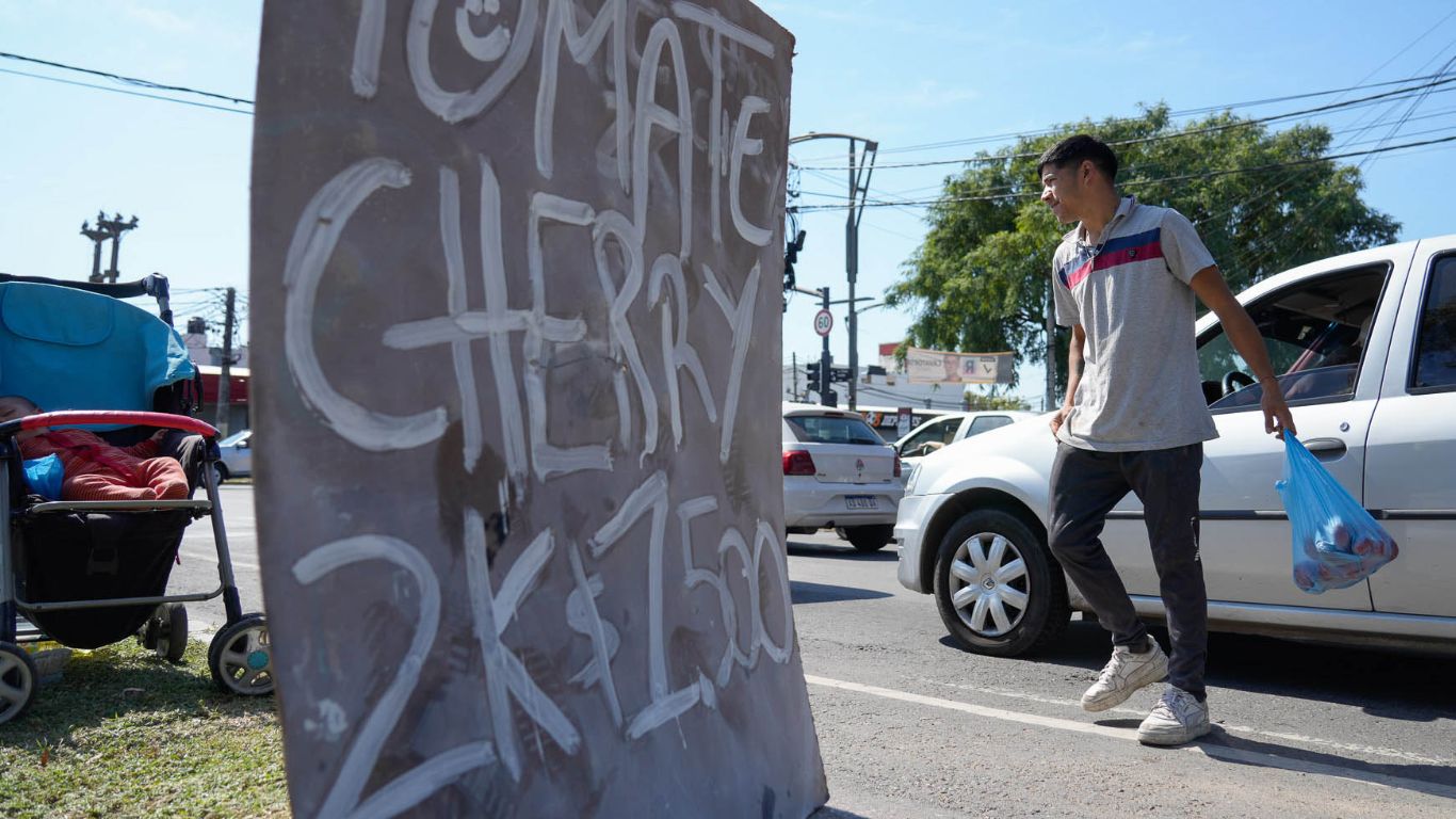 Inflación semáforo: turrones y limones como refugio de jubilados, la migración del chori a la torta asada y la familia en el cantero