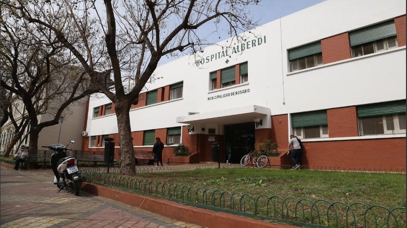 La mujer fue internada en el hospital Alberdi en grave estado.