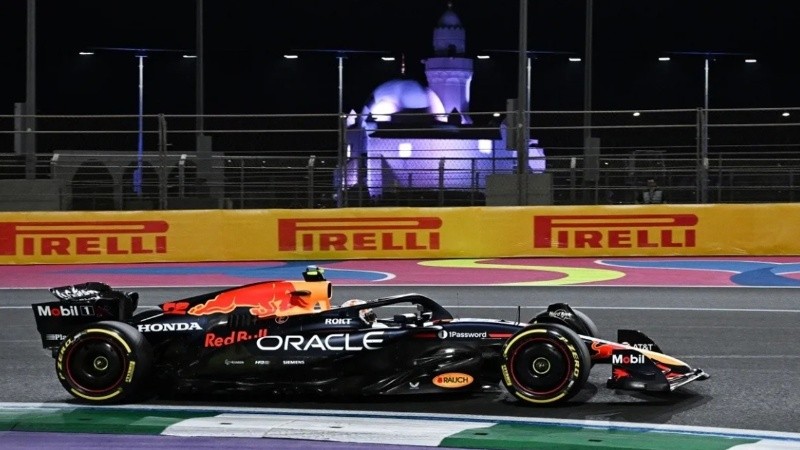 Max Verstappen se quedó con la pole y largará primero en el GP de Arabia Saudita.