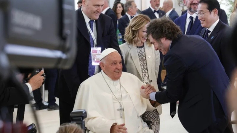 El jefe del Estado tomó la decisión de participar de las exequias del papa argentino.