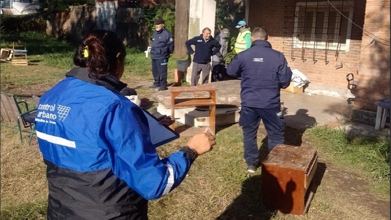 Los agentes realizaron el operativo de desalojo luego de reuniones con vecinos del barrio.