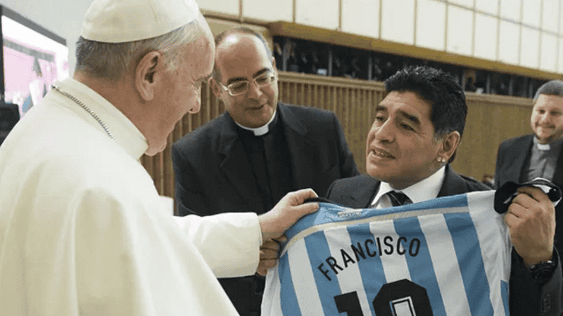 El Papa, Maradona y un amor en común: la celeste y blanca.
