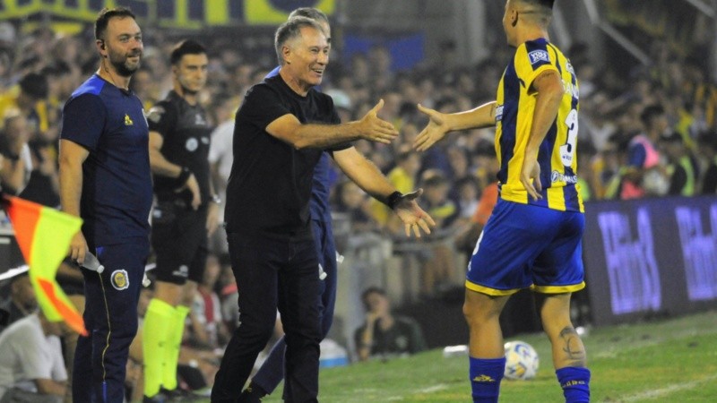 Holan tiene que cubrir las bajas de Campaz e Ibarra para jugar contra San Lorenzo.