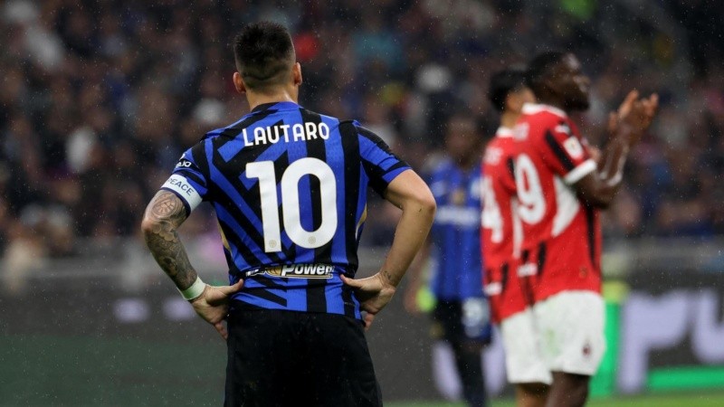 El delantero argentino Lautaro Martínez sufrió la derrota en el clásico y la eliminación del Inter en Copa Italia.