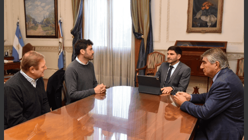 Pullaro convocó a la oposición, pero desoyó su reclamo para posponer la Convención.