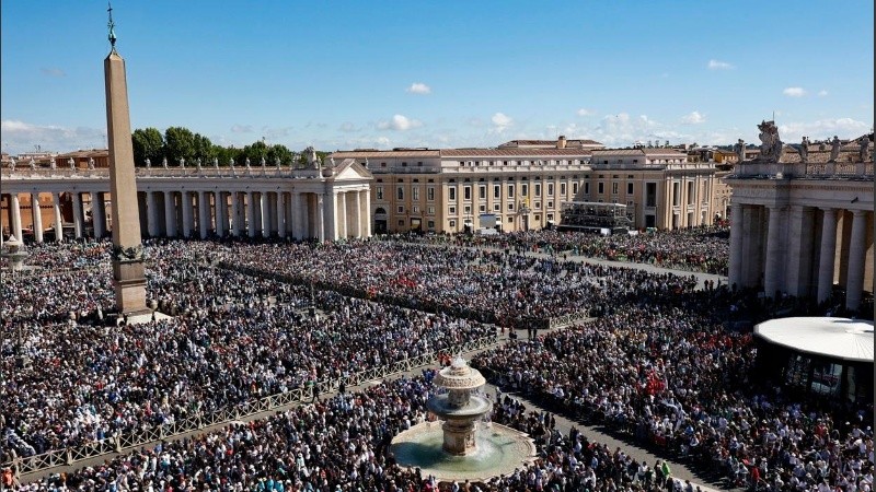 La multitud que asistió al funeral de Francisco