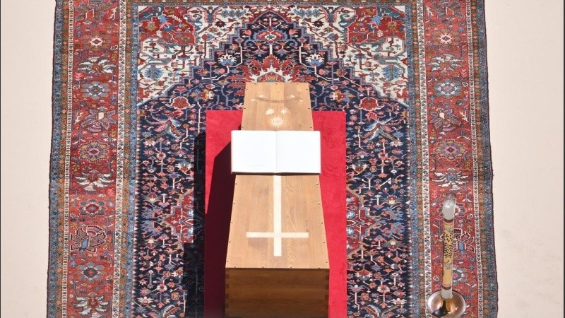 Por pedido de Francisco, su cajón fue sencillo y sin ornamentos.