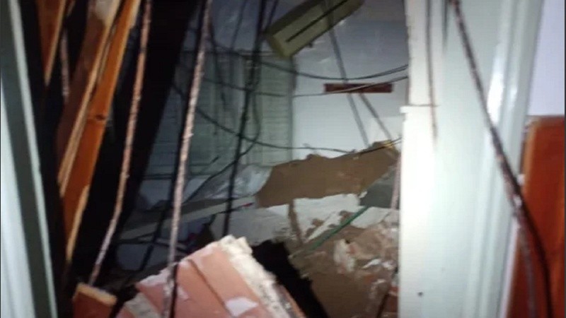 Parte de la habitación con los escombros tras el derrumbe sobre la víctima del siniestro.