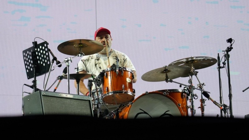 El mítico Andrés Buira en batería y percusión.
