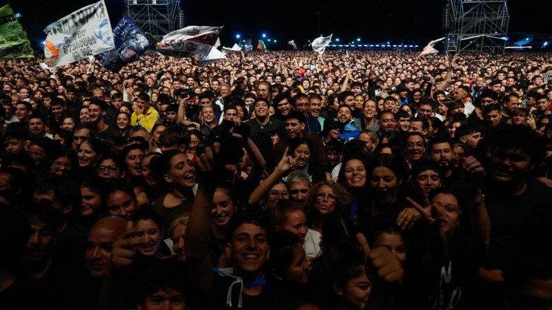 Un Hipódromo de Rosario repleto, con localidades agotadas.