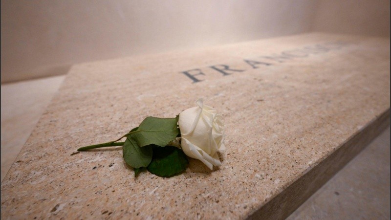 Vista de de la tumba del papa Francisco en la basílica de Santa María la Mayor de Roma .