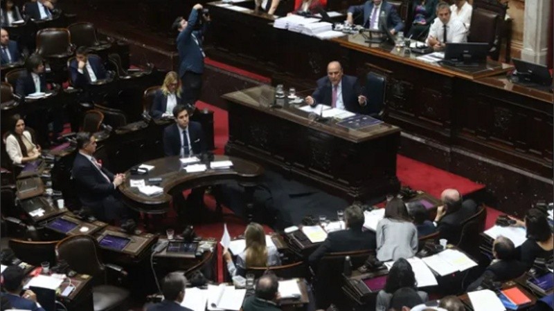 Guillermo Francos expuso durante siete horas en la Cámara de Diputados.