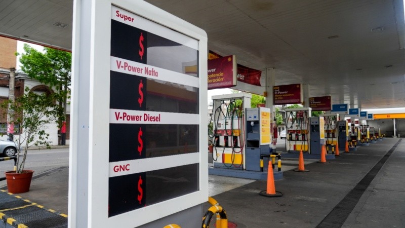 Desde la Cámara que nuclea a las estaciones aseguran que, tras el anuncio de YPF, bajará el precio de todas las compañías.