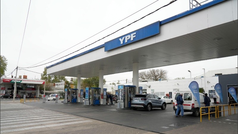 Una jueza de Nueva York dispuso que Argentina le entregue YPF a un fondo buitre.