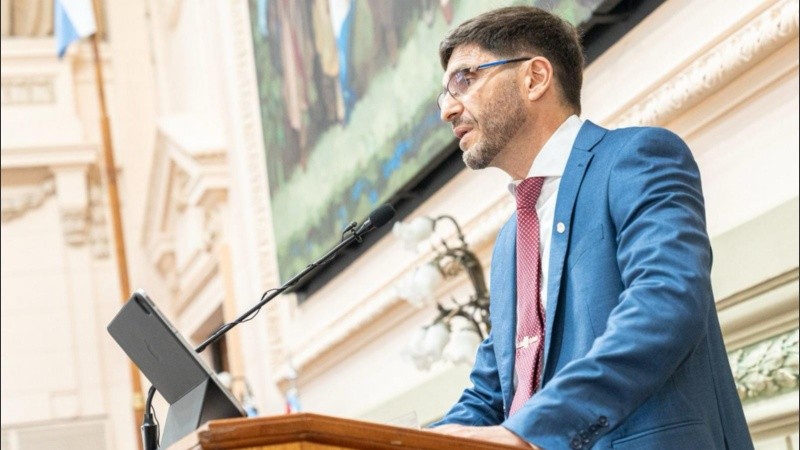 Por primera vez un gobernador leyó si discurso desde una tablet y no de un papel.