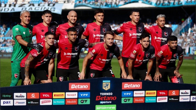Los once titulares de Newell's que salieron a jugar en el Cilindro.