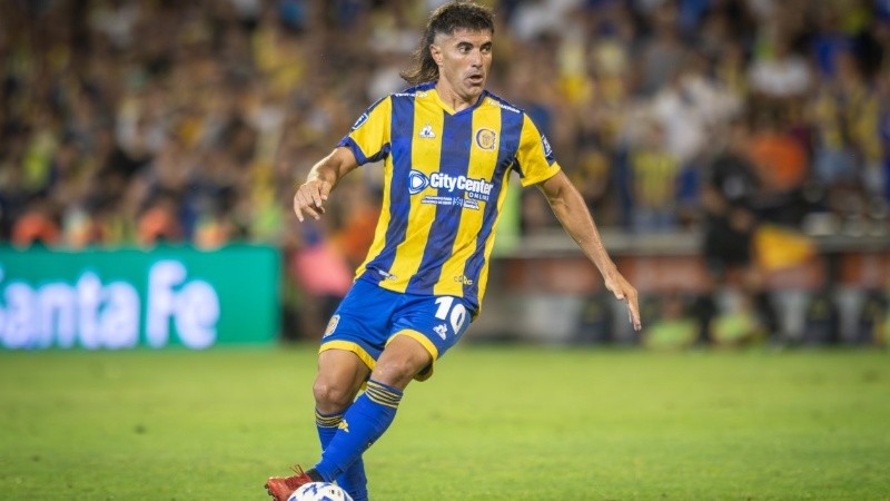 Nacho Malcorra: pelota dominada y cabeza levantada para hacer jugar a Central.