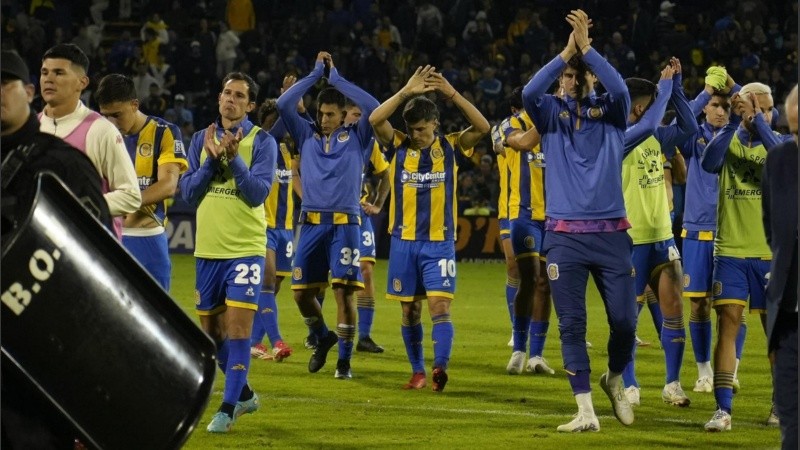Pese a la derrota, hubo aplausos de los hinchas para el equipo.