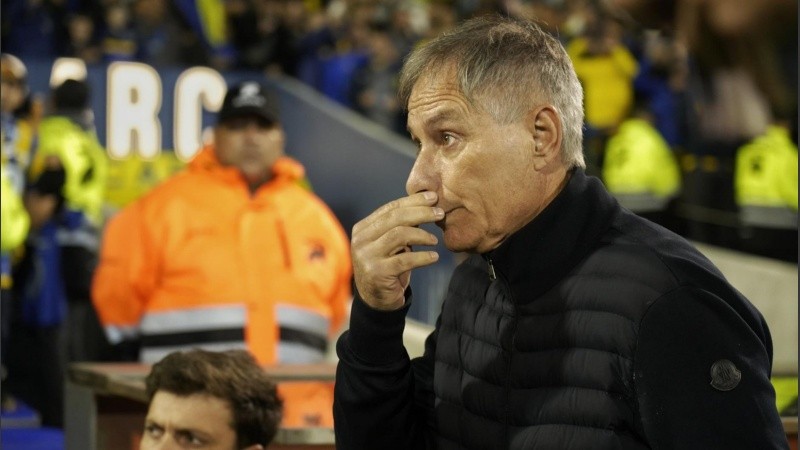 Holan dijo que Central no mereció perder ante Huracán, aunque reconoció los méritos del rival.