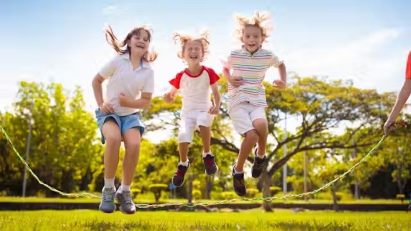 En regiones con mayor intensidad de luz natural, los efectos protectores contra la miopía son más pronunciados.