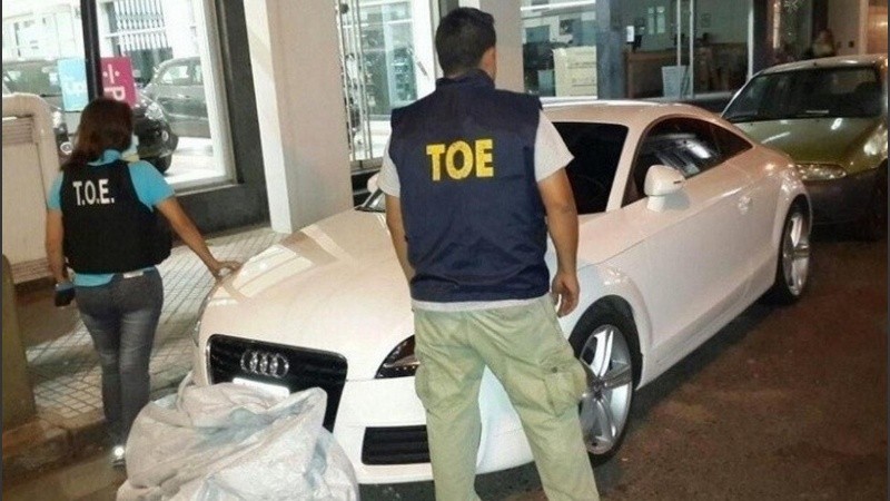 Bienes inacutados al narcotrófico. El dinero va del búnker a la cueva y de la cueva a la compra de bienes como automóviles.