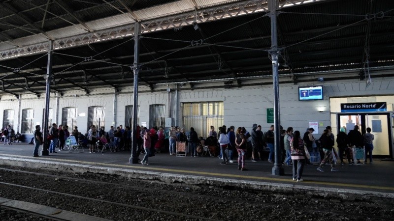 Se reanudó la venta de pasajes en la estación Rosario Norte.