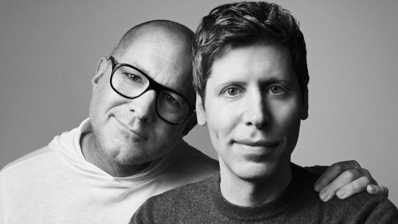 OpenAI anunció la compra de io para comenzar a diseñar productos de hardware.