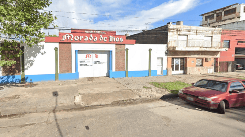 El frente de la iglesia robada.