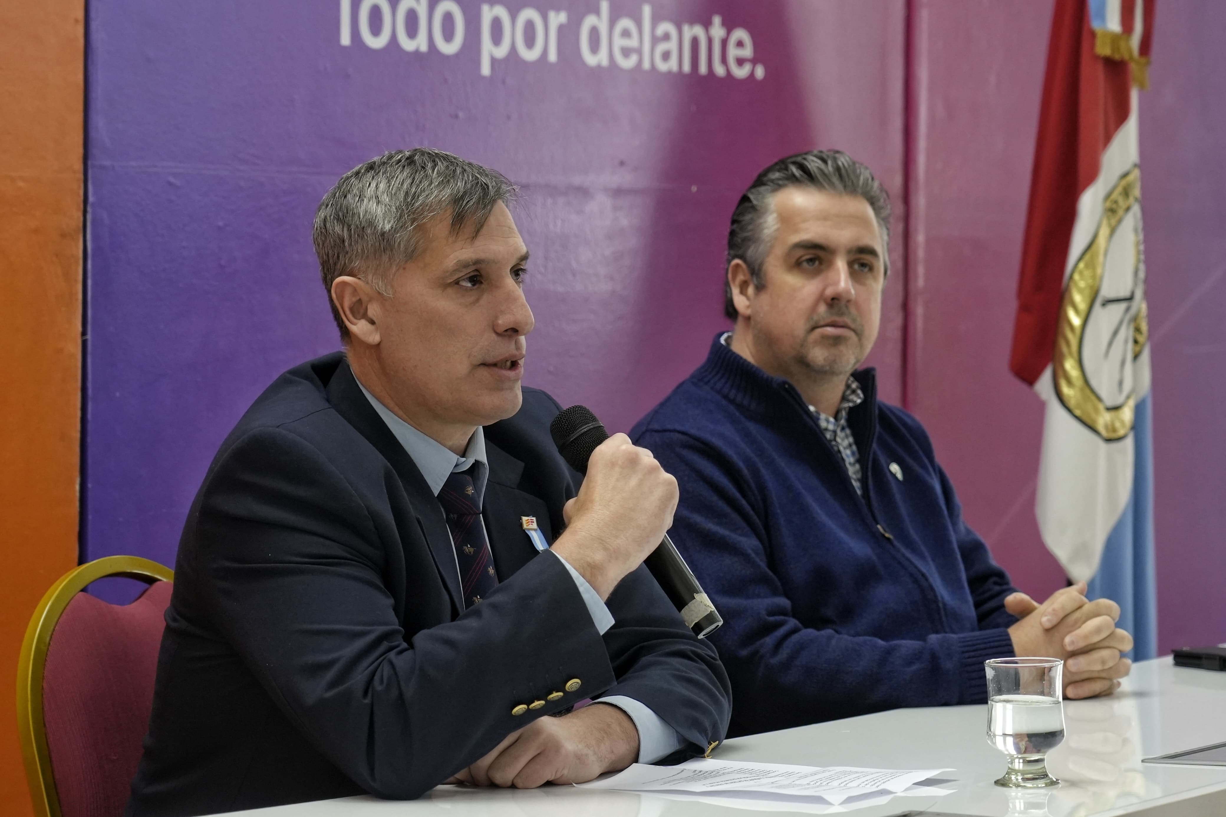 Los ministros de Economía, Pablo Olivares, y de Seguridad, Pablo Cococcioni, presentaron las medidas.