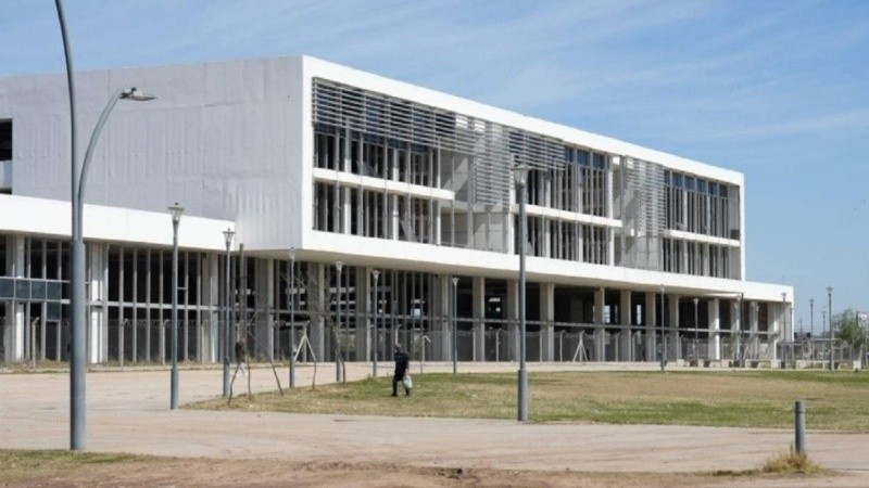 La terminación del Hospital Regional Sur, una de las obras que se podría financiar con endeudamiento.