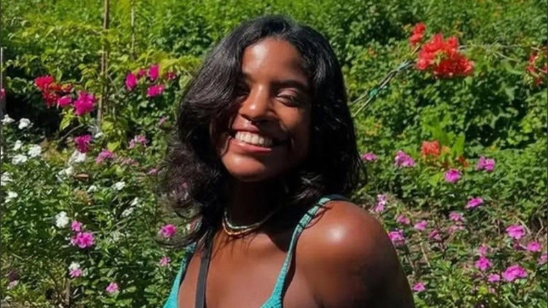 Se resbaló y cayó de una distancia de 300 metros desde un acantilado mientras hacía senderismo guiada.