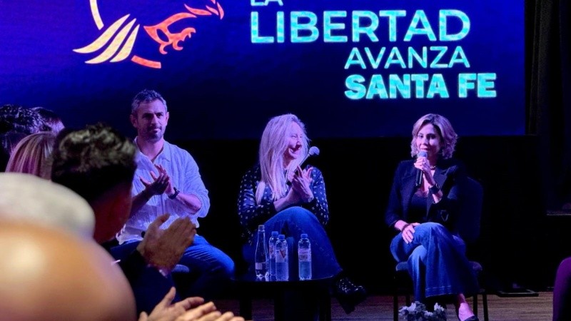 Romina Diez junto a Karina Milei y Martín Menem