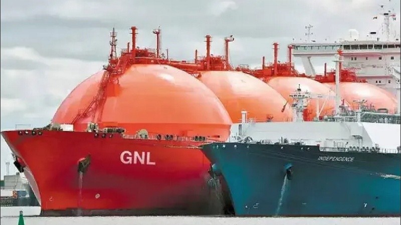 La desregulación permite importar y comercializar gas natural licuado.