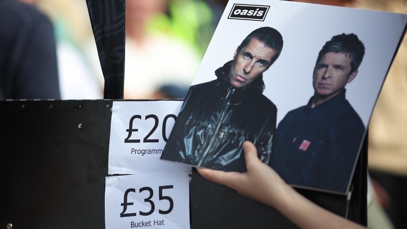 Oasis dio el esperado primer show de su gira de reencuentro ante 75 mil personas.